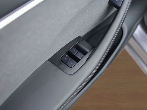 Used 2025 Tesla Model 3 RWD image 22