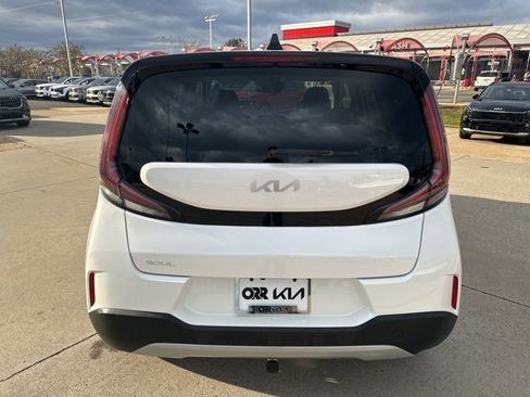 Used 2023 Kia Soul LX image 4