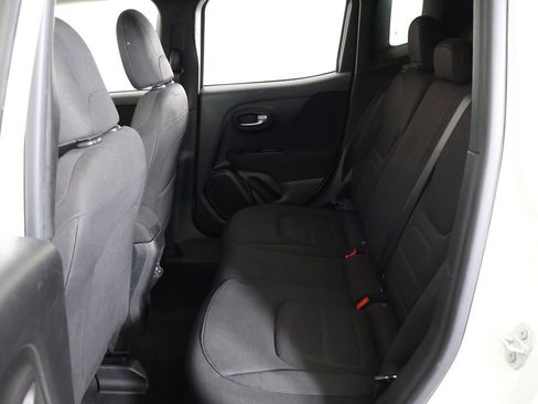 Used 2019 Jeep Renegade Latitude FWD image 29