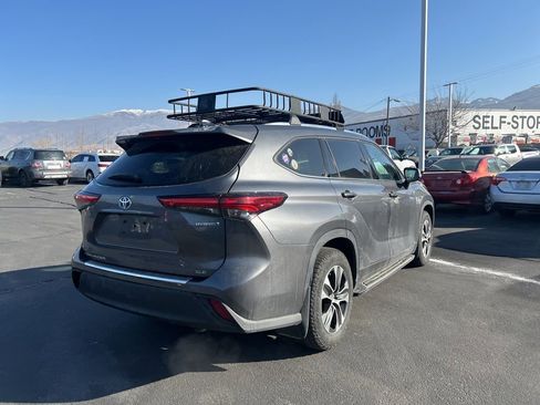 Used 2020 Toyota Highlander XLE image 4