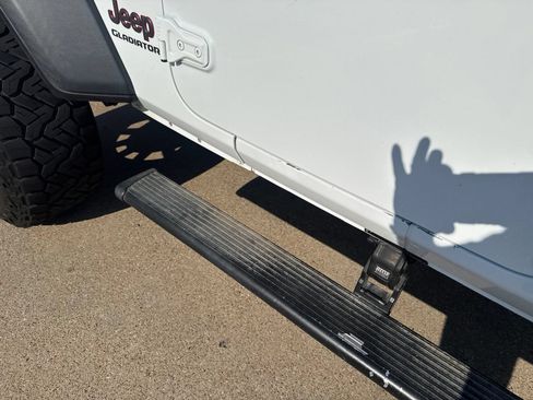 Used 2022 Jeep Gladiator Rubicon w/ Trailer Tow Package AWD/4WD image 12