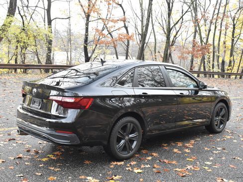 Used 2022 Volkswagen Jetta SE image 8