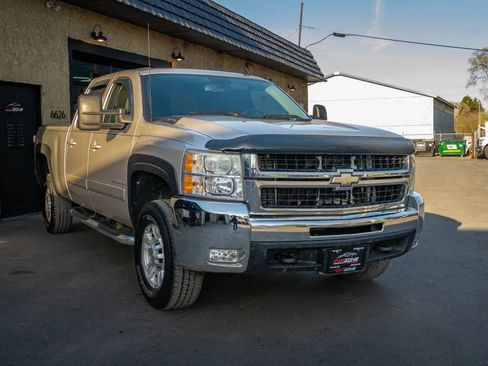 Used 2008 Chevrolet Silverado 2500 LTZ w/ Safety Package AWD/4WD image 3