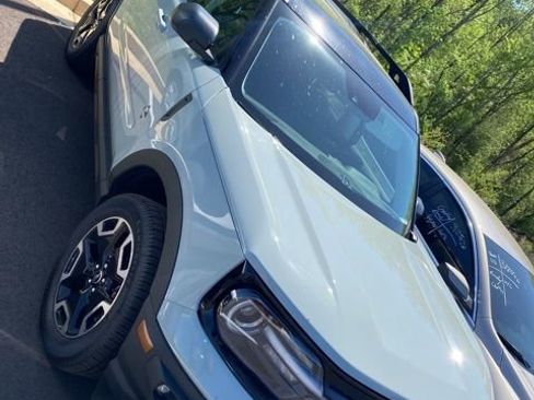 Used 2022 Ford Bronco Sport Outer Banks w/ Tech Package image 3