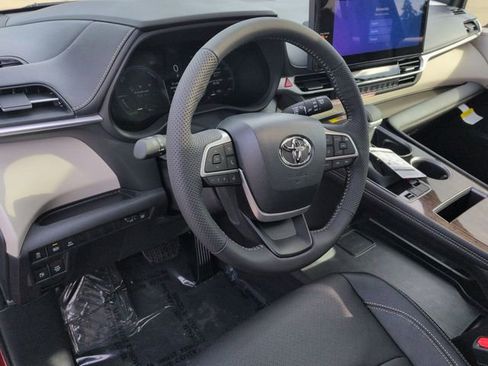 Certified 2026 Toyota Sienna Limited image 12