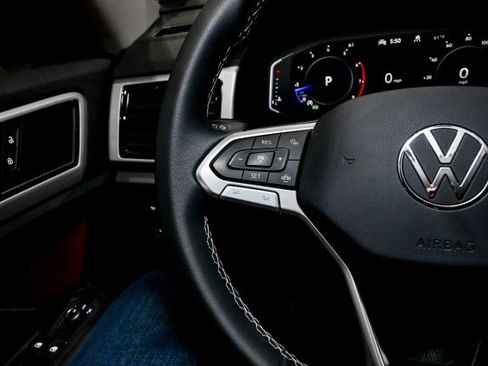 Used 2022 Volkswagen Atlas SE image 43