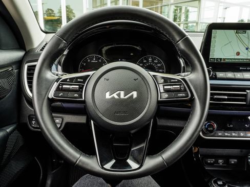 Used 2023 Kia Seltos S w/ Navigation Package AWD/4WD image 15