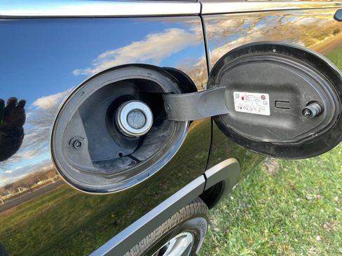 Used 2019 Jeep Cherokee Limited w/ Luxury Group image 40