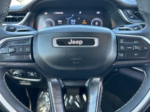 Used 2023 Jeep Grand Cherokee Limited AWD/4WD image 9