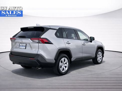 Used 2022 Toyota RAV4 LE image 6