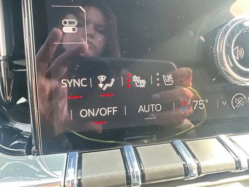 Used 2025 GMC Yukon XL Denali AWD/4WD image 67