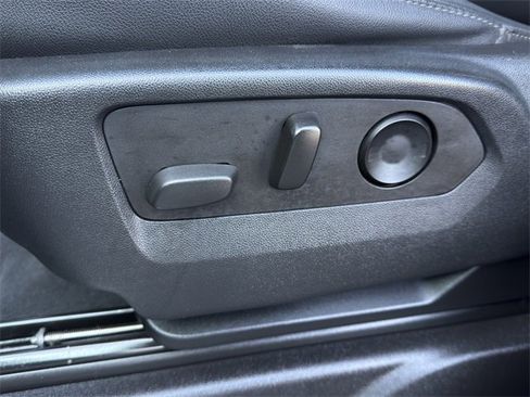 Used 2022 Chevrolet Tahoe LT w/ Luxury Package image 28