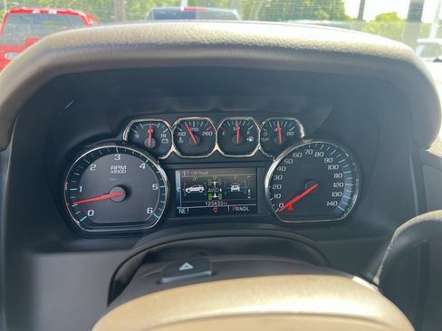 Used 2018 Chevrolet Suburban Premier AWD/4WD image 21