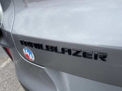 Used 2023 Chevrolet TrailBlazer RS w/ Sun and Liftgate Package FWD image 7