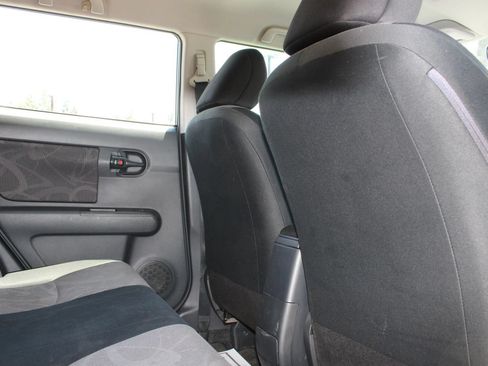Used 2014 Scion xB FWD image 15