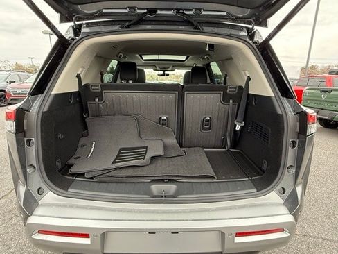 New 2025 Nissan Pathfinder SL w/ SL Premium Package image 18