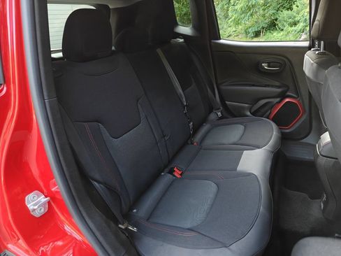 Used 2015 Jeep Renegade Trailhawk AWD/4WD image 14