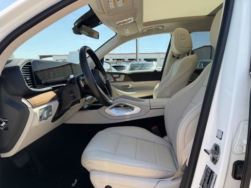 Certified 2025 Mercedes-Benz GLS 450 4MATIC image 4