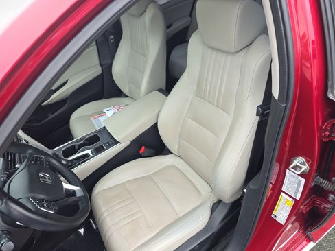 Used 2018 Honda Accord Touring image 14