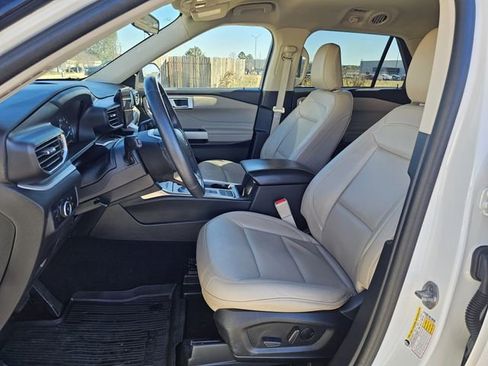 Used 2023 Ford Explorer XLT w/ Equipment Group 202A image 12