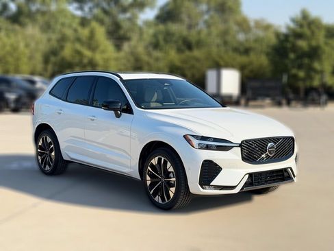 New 2027 Volvo XC60 B5 Plus AWD/4WD image 3