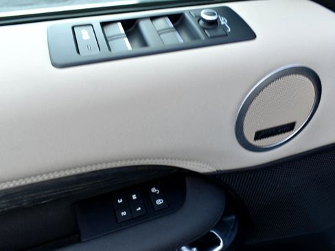 Used 2019 Land Rover Discovery HSE image 41