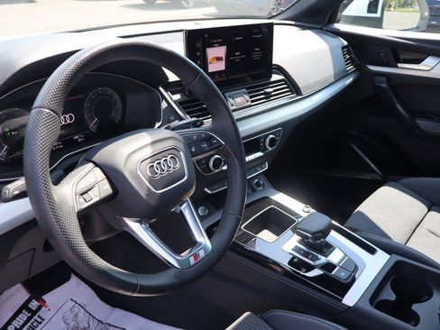 Used 2024 Audi Q5 e Premium Plus w/ Premium Plus Package AWD/4WD image 10