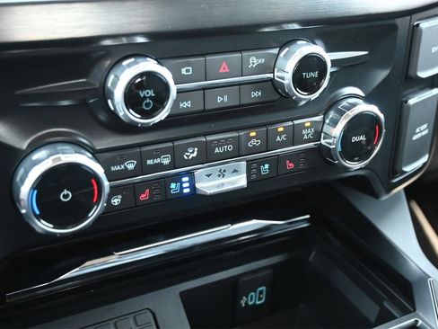 New 2026 Ford F250 Lariat image 40