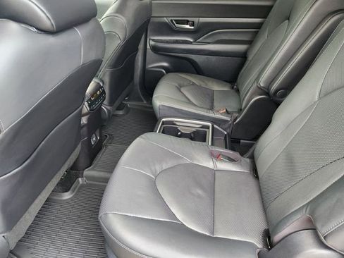 Used 2025 Toyota Grand Highlander FWD image 31