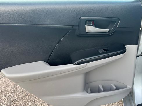 Used 2014 Toyota Camry LE image 21