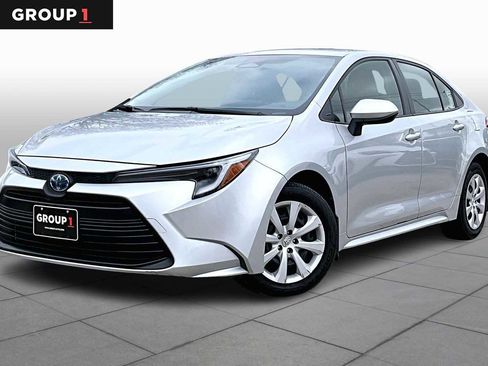 Used 2025 Toyota Corolla LE image 1