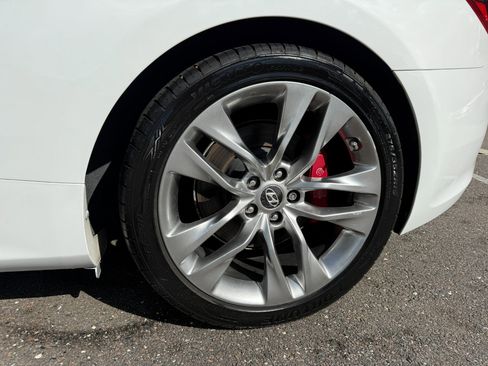 Used 2013 Hyundai Genesis 3.8 image 8