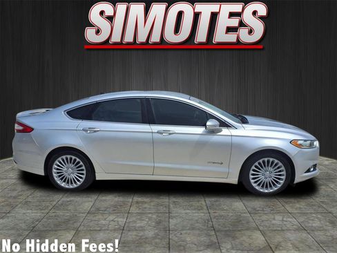 Used 2014 Ford Fusion Titanium image 2