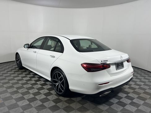 Used 2022 Mercedes-Benz E 350 Sedan image 3