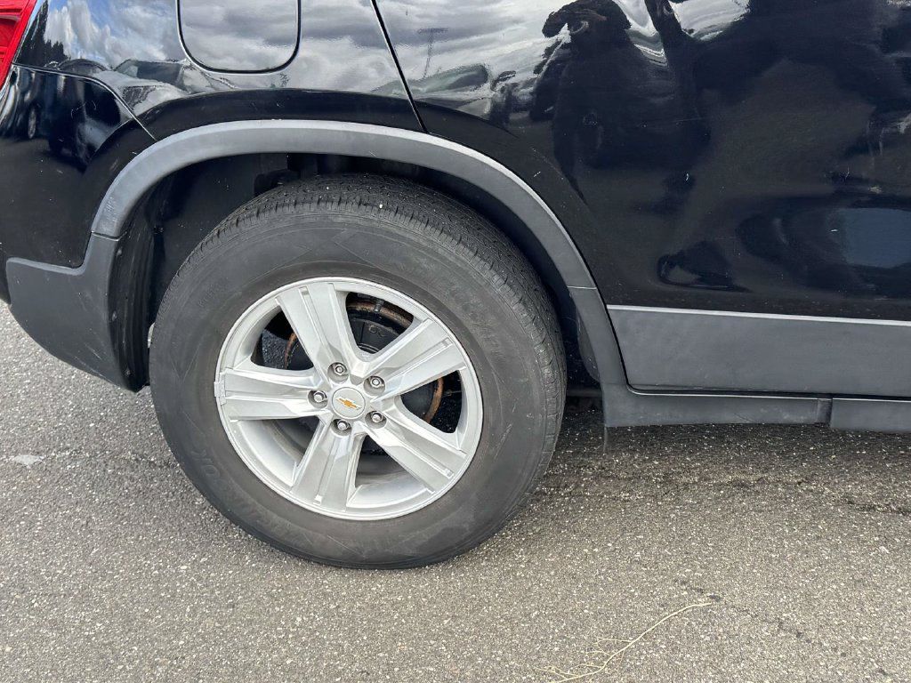 Used 2019 Chevrolet Trax LT w/ LT Convenience Package FWD image 9