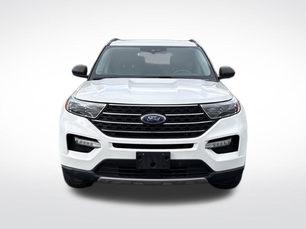 Used 2023 Ford Explorer XLT w/ Equipment Group 202A AWD/4WD image 2