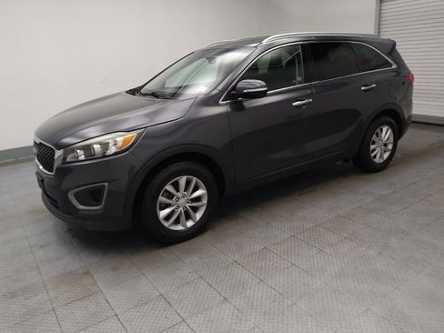 Used 2016 Kia Sorento LX w/ LX Convenience Package image 2
