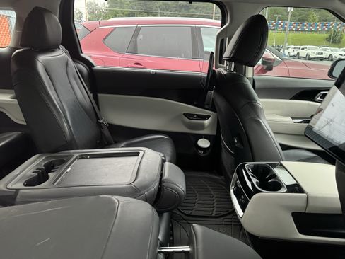 Used 2022 Kia Carnival SX FWD image 9