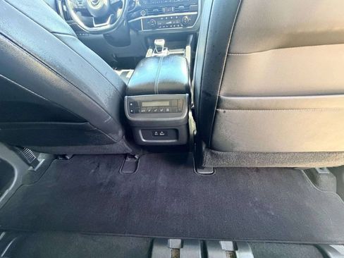 Used 2022 Nissan Pathfinder SL w/ SL Black Package AWD/4WD image 32