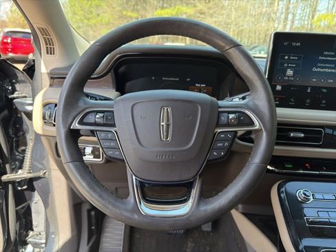 Used 2023 Lincoln Nautilus Reserve image 13