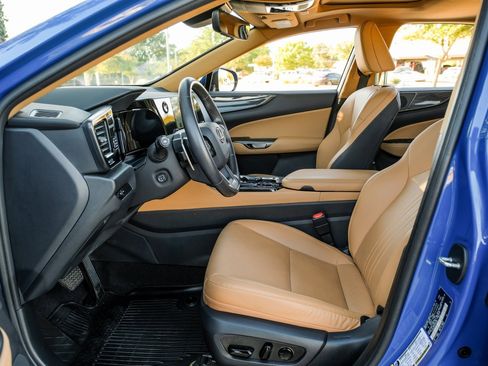 Used 2023 Lexus NX 250 FWD w/ Premium Package image 4