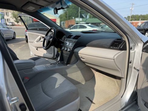 Used 2009 Toyota Camry SE FWD image 25