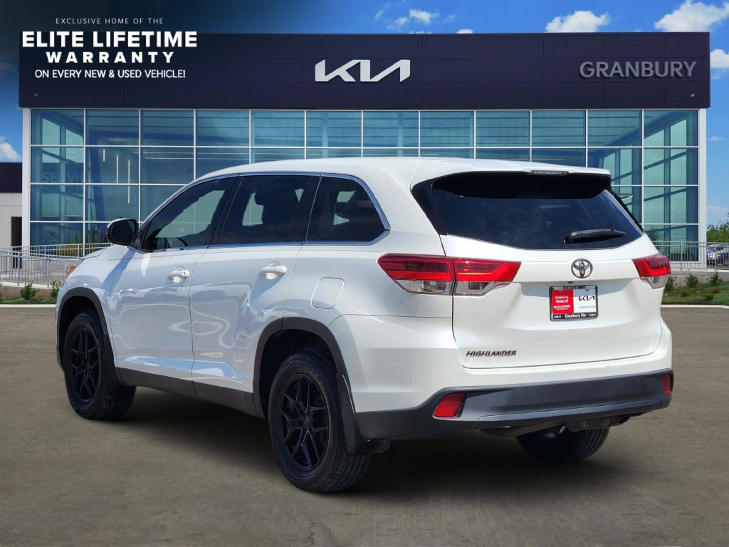 Used 2019 Toyota Highlander LE FWD image 4