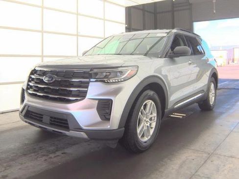 Used 2025 Ford Explorer Active AWD/4WD image 1