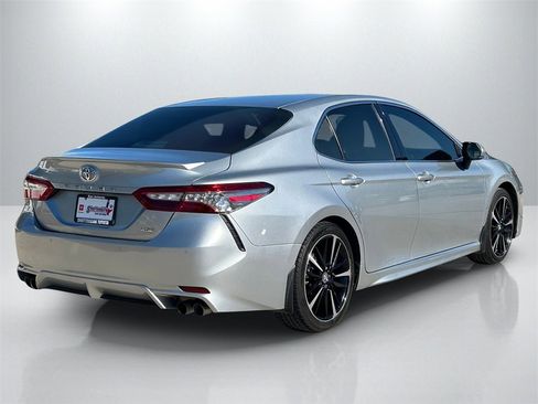 Used 2018 Toyota Camry XSE image 5