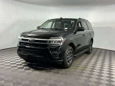 Used 2024 Ford Expedition XLT image 3