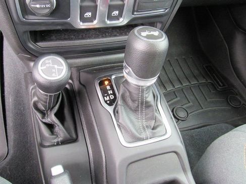 Used 2024 Jeep Wrangler Sport AWD/4WD image 17