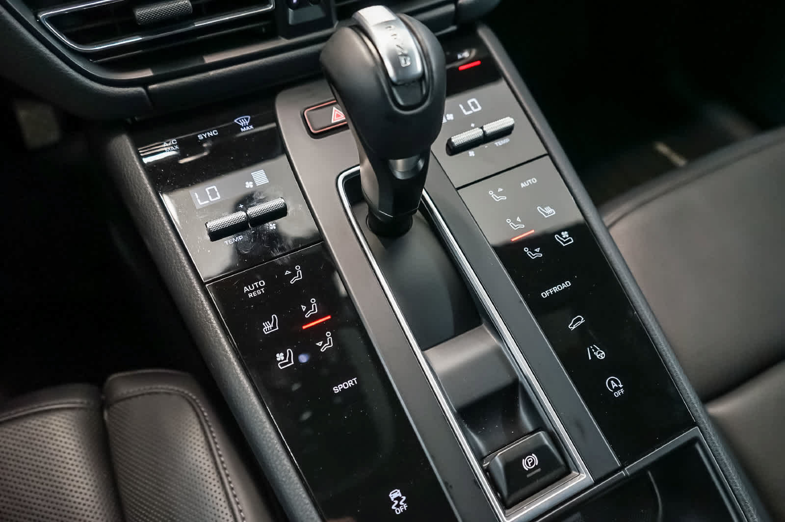 Certified 2026 Porsche Macan AWD/4WD image 25