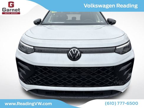 New 2025 Volkswagen Tiguan SE R-Line image 8