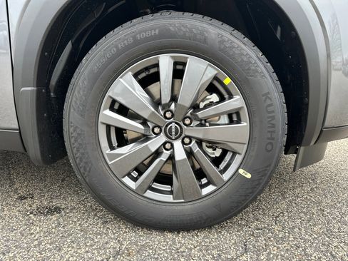 New 2025 Nissan Pathfinder SV w/ SV Premium Package image 12